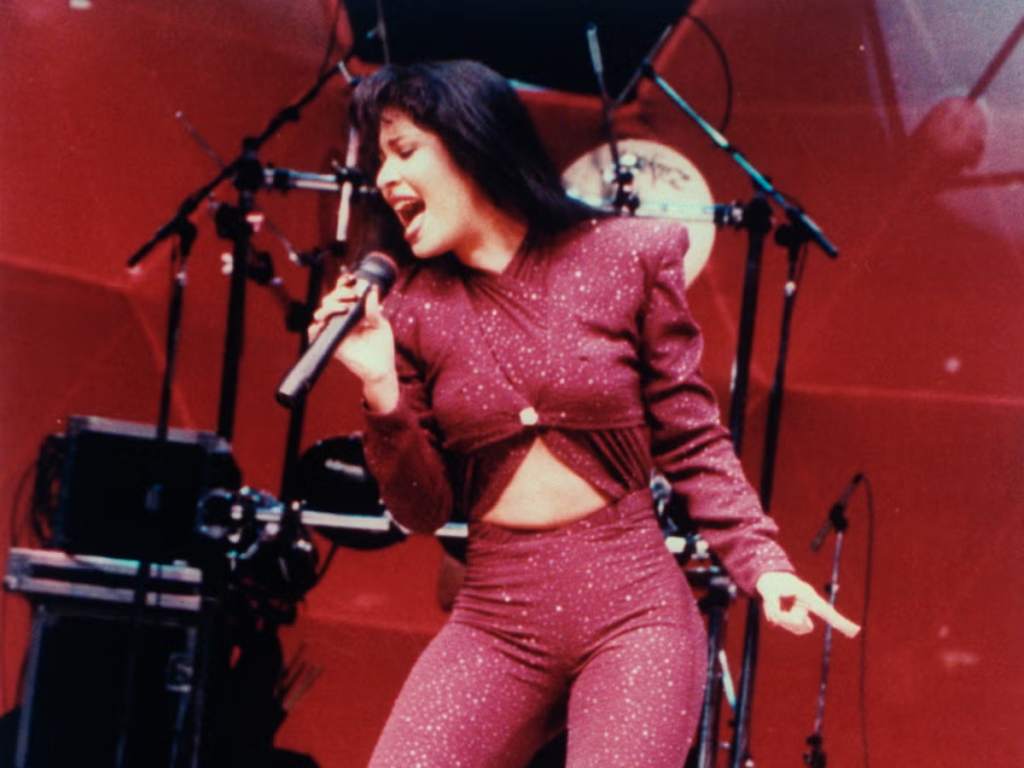 selena quintanilla outfits